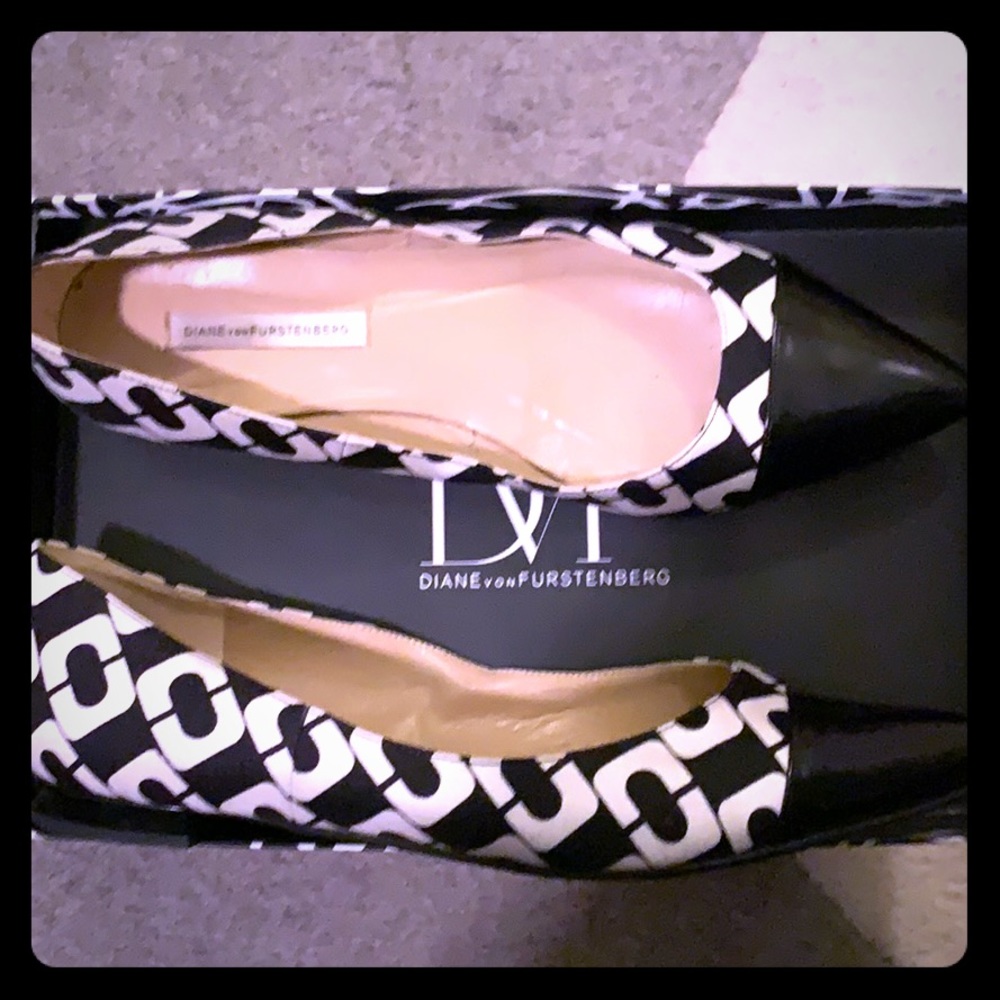 DVF Lela black and white flats